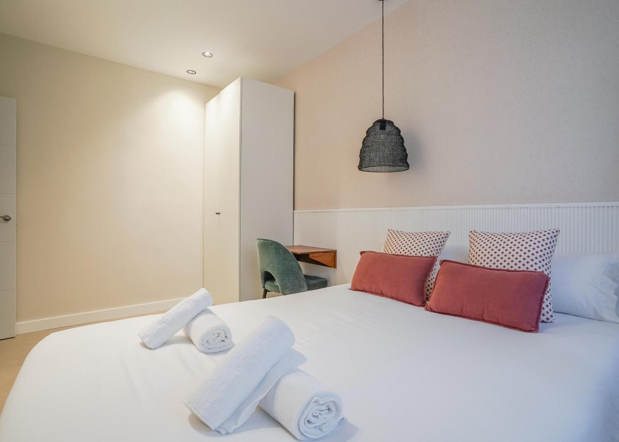 Modern Apartment-2bedrooms 1bath-cuatro Caminos Appartement *